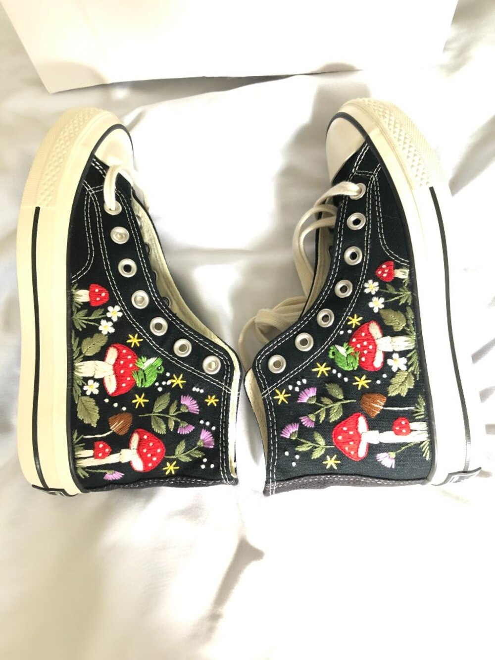NWT Converse Chuck Taylor Embroidered Mushroom Frog Flowers High Tops Size 6.5W - Picture 12 of 14